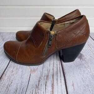 Born Concept BOC Ankle Bootie Women 8.5 Brown Leather SlipOn Zipper Western